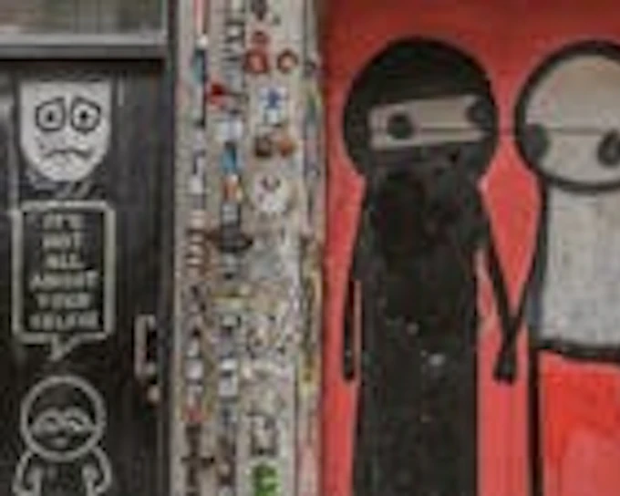 Brick Lane Guided Walking Tour: History, Street Art, and Food Markets
