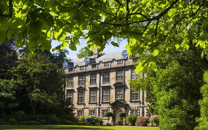 Highlights of Cambridge: Self-Guided City Exploration Game
