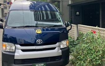 Private transfer van for Osaka City to Kansai Airport (KIX) service.