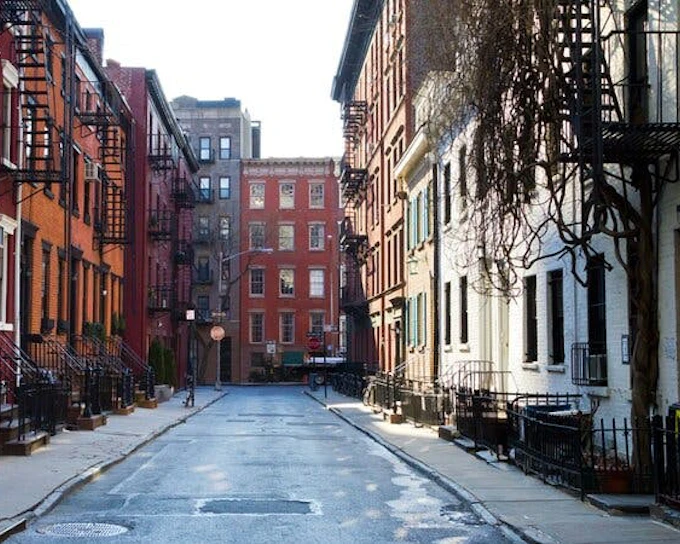 Artists of Manhattan: Self-Guided City Exploration Game