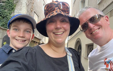 Family enjoying a self-guided city exploration game in Salzburg.