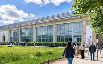 Musée de l'Orangerie exterior with visitors in Paris.