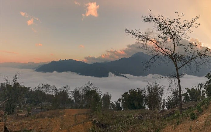 Trail with mountain views at sunrise, Sapa 21km guided running tour.