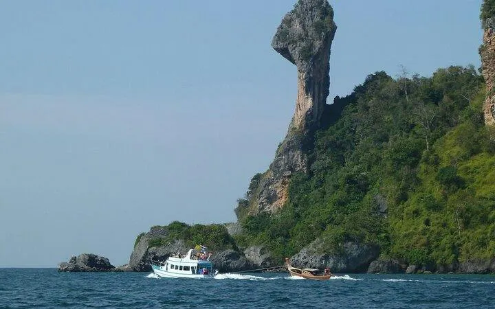 Boat near limestone cliffs in Ang Thong National Marine Park, Koh Samui.