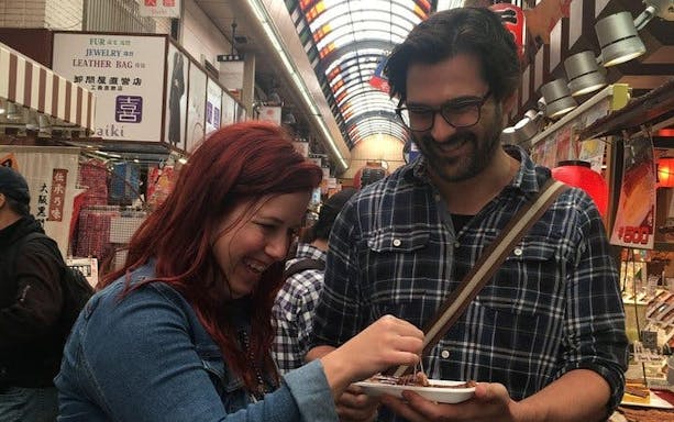 tour gastronomico a piedi al mercato di kuromon a osaka (6 tappe, 6 assaggi)-2