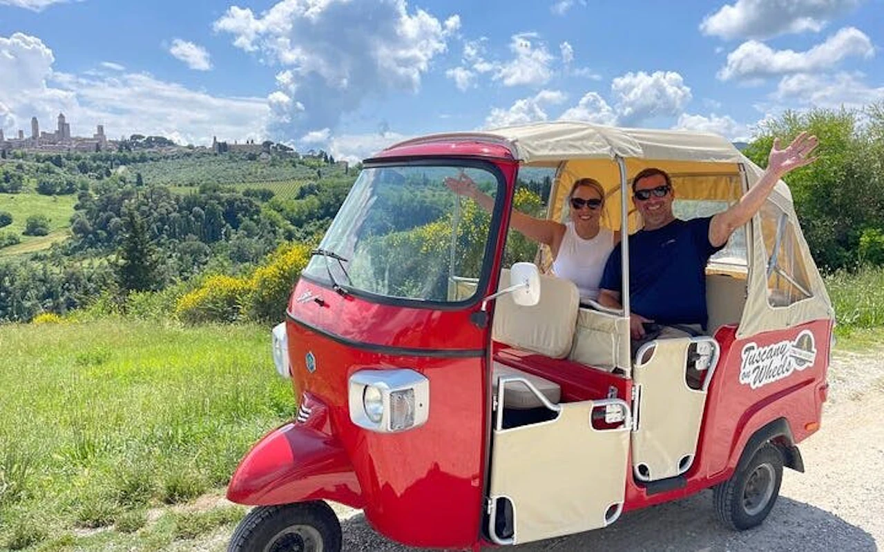 Desde Florencia: tour en tuk-tuk por la Toscana con visita a una bodega, almuerzo y parada en San Gimignano — 9