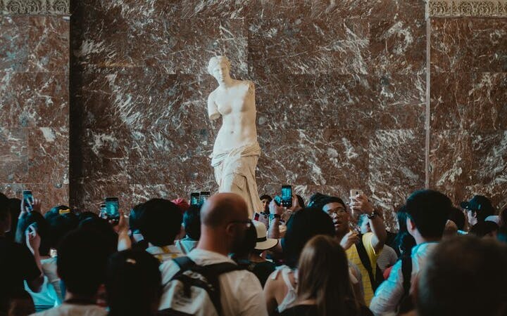 paris louvre museum guided tour with tickets-1