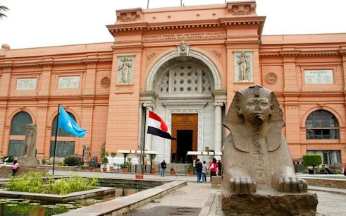 Egyptian Museum entrance with sphinx statue, Cairo day tour from Sharm El Sheikh.