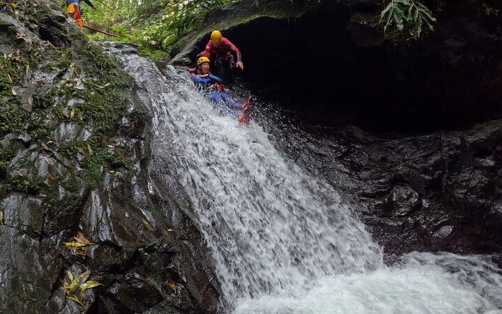 ribeira dos caldeirões natural park canyoning adventure in são miguel-1