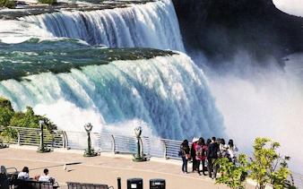 tour guidato in auto alle cascate del niagara con visita alla skylon tower, journey behind the falls e degustazione di sciroppo d'acero-5