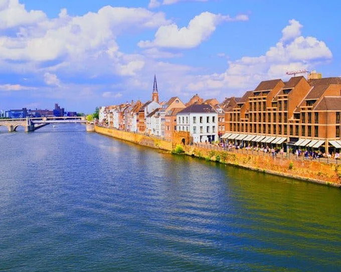 Maastricht Self-Guided Walking Tour on Mobile App