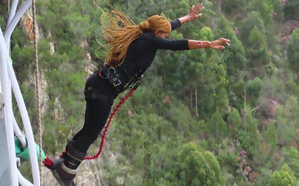 Garden Route Adventure Tour from Cape Town: Bungee Jump & Shark Cage Diving with Accommodation