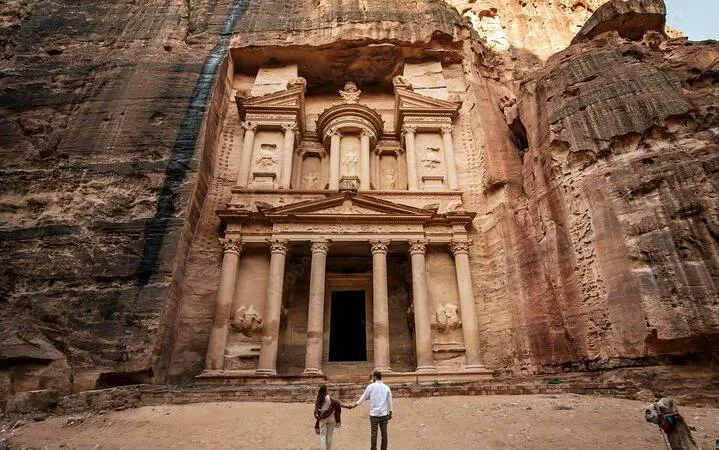 Couple exploring the ancient rock-carved Treasury in Petra during a full-day tour from Sharm El Sheikh.