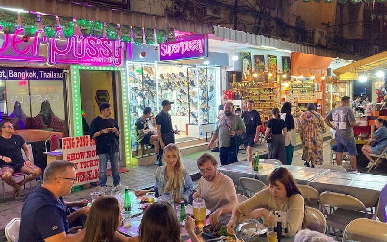 Bangkok Night Tuk Tuk Food and Drink Tour with Night Market and Hidden Bar Visit — 8