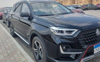 Black SUV for Cairo and Giza airport or hotel transfer service.