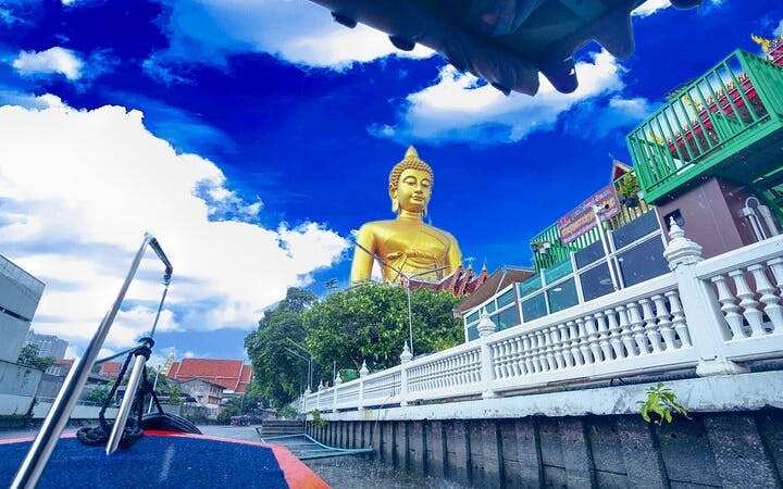 giro in barca sui canali di bangkok e visita al villaggio degli artisti con una barca elettrica-3