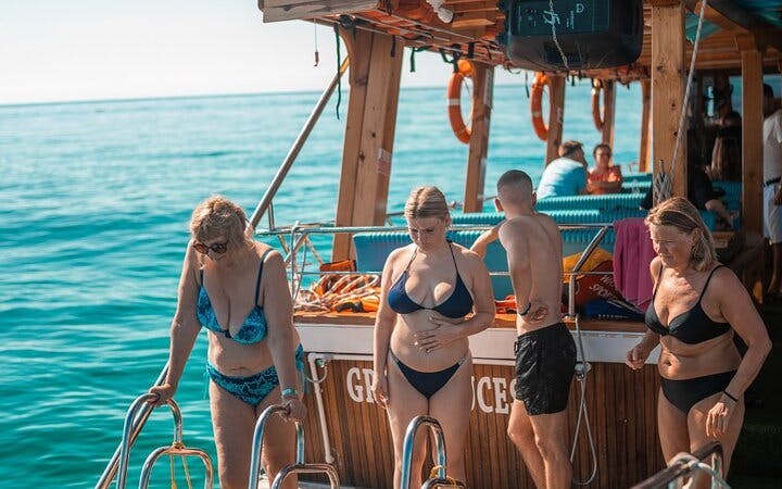 alanya relaxing boat tour with lunch & free soft drinks-5