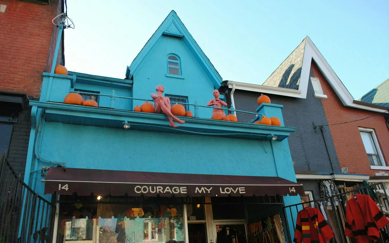 Kensington Market and Chinatown Self-Guided Audio Walk: Bellevue Square, Spadina, the AGO and the Grange