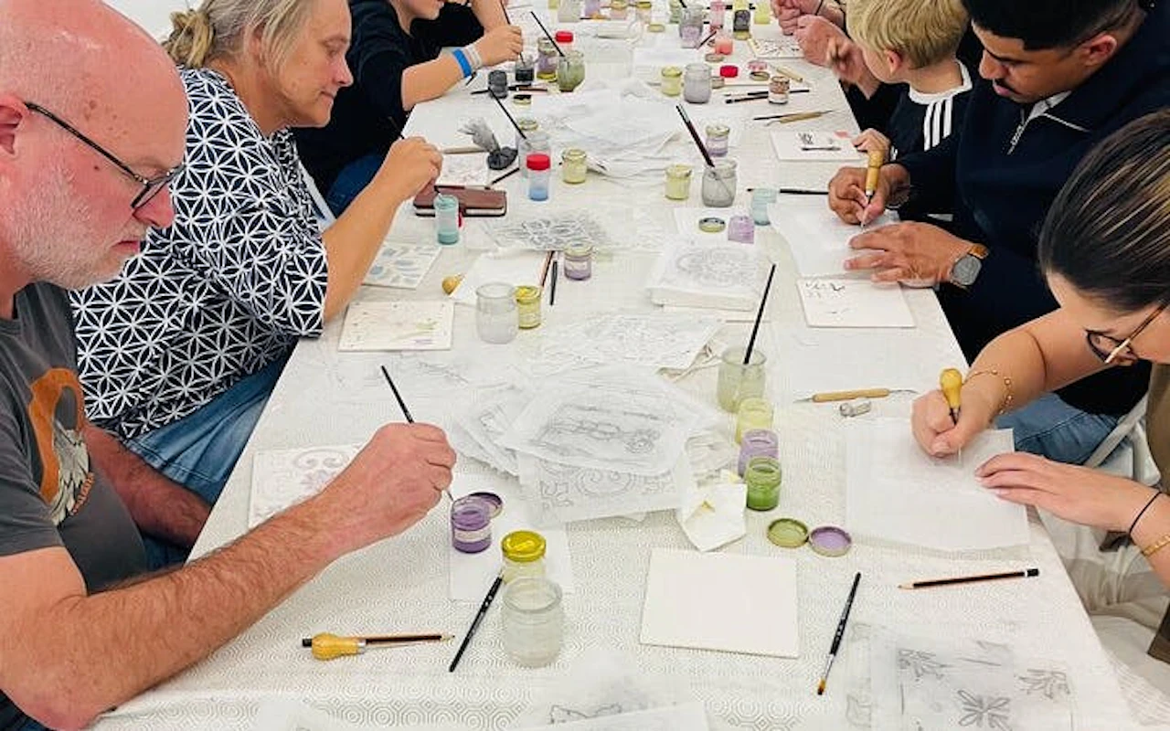 Workshop di pittura su piastrelle a Lisbona nello studio di un artista, con la guida di un artista locale e materiali inclusi — 3