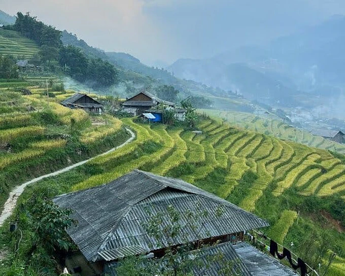 Sapa Private 2-Day Car Tour with Guided Visits and Homestay in Ta Van, Meals Included (Product 54216)