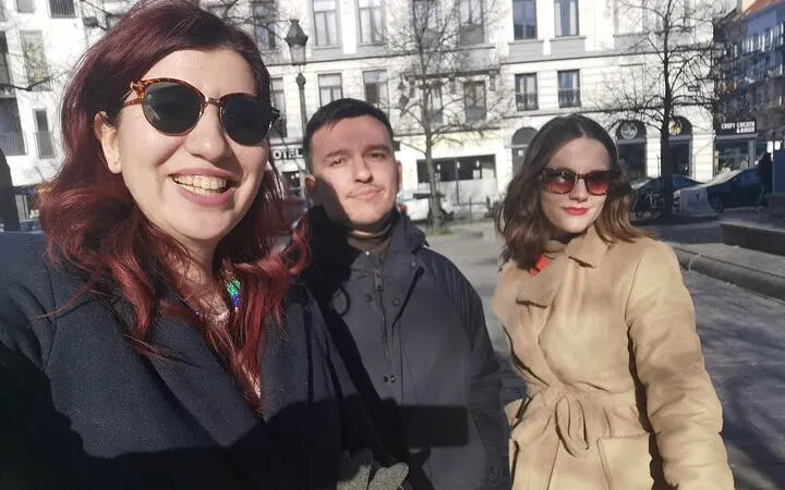 Group enjoying a sunny day in Brussels during a self-guided city exploration game.
