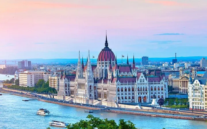 Budapest Self-Guided Walking Tour on Mobile App