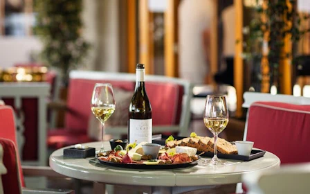 Stellenbosch and Franschhoek Private Wine Tour with Tastings and Lunch