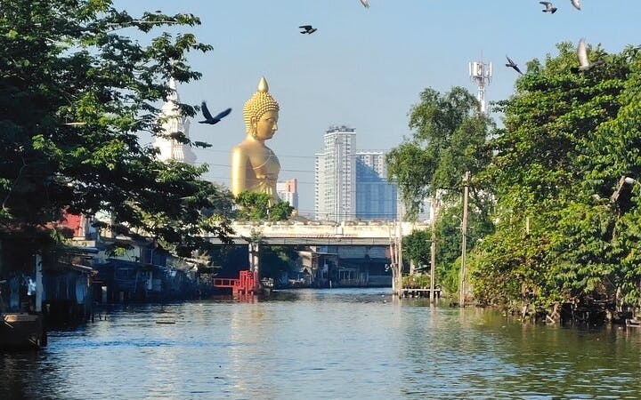 giro in barca sui canali di bangkok e visita al villaggio degli artisti con una barca elettrica-2