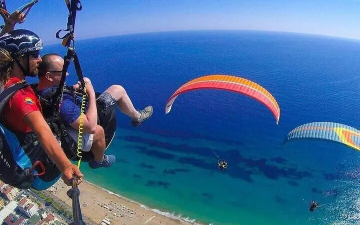 tandem-paragliding med en sertifisert pilot fra side-7