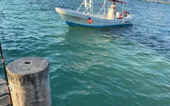 Boat on turquoise waters at Puerto Morelos National Reef Park, Riviera Maya.