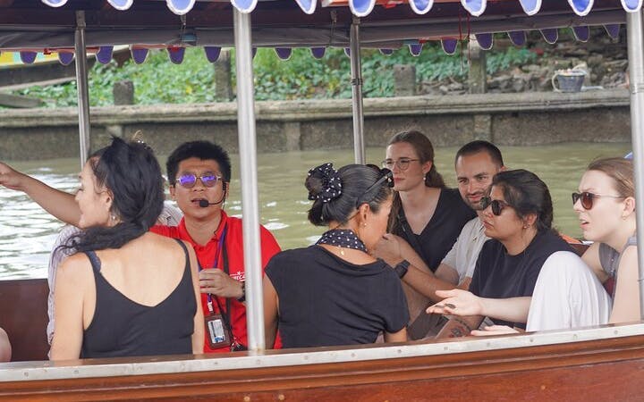 giro in barca sui canali di bangkok e visita al villaggio degli artisti con una barca elettrica-1