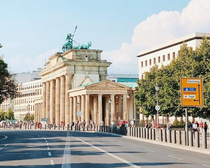 Berlin Wall Greatest Escapes: Self-Guided Walking Tour & Exploration Game (Product 50917)