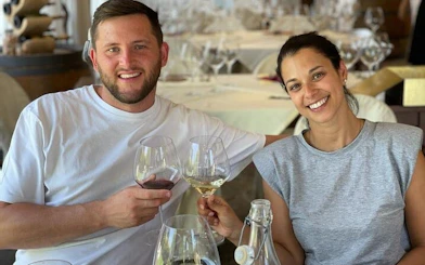 Couple enjoying wine tasting during Private Chianti Vespa Tour in Tuscany.