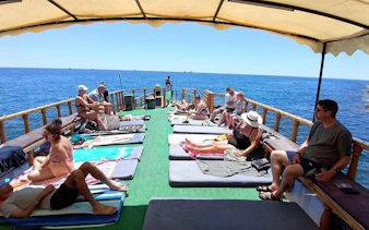 alanya'da öğle yemeği ve ücretsiz alkolsüz i̇çecekler dahil dinlendirici tekne turu-8