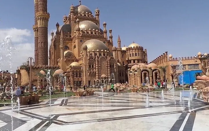 Sharm El Sheikh mosque with fountains in foreground during private city tour.