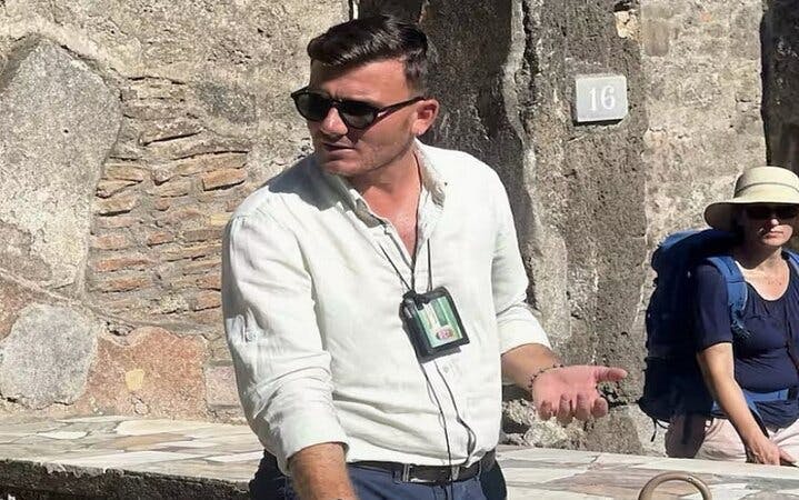 exclusive private tour of pompeii with a local guide-4