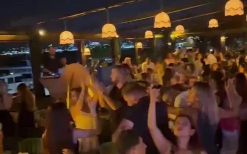 istanbul bosphorus-view tavern belly dance and live music show with hotel transfers-1