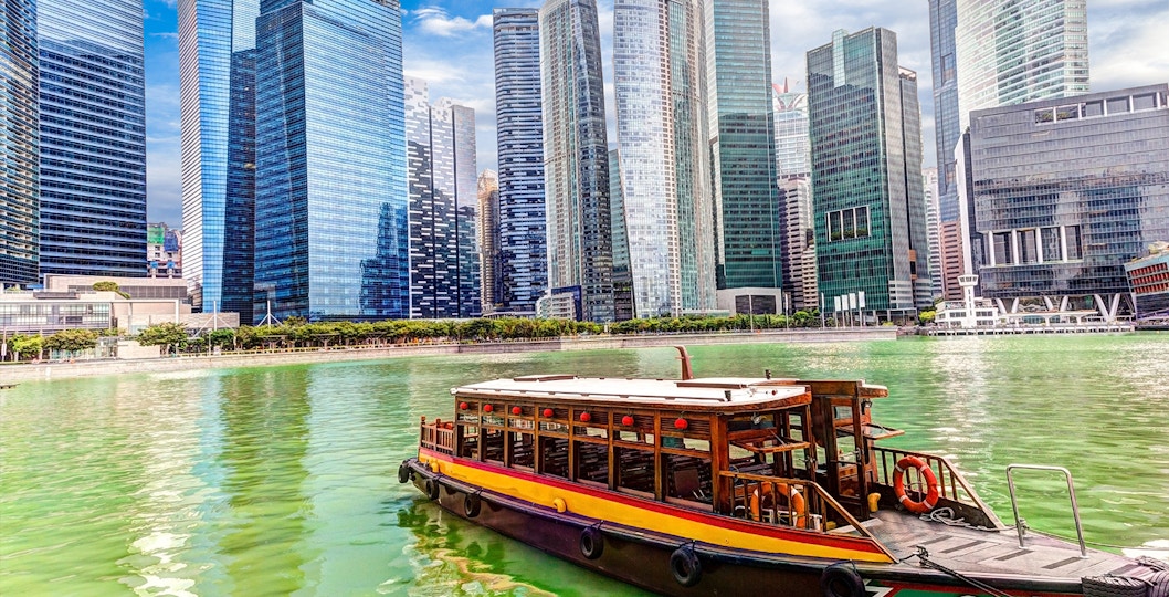 Singapore Island Cruises: Explore the surrounding islands of Singapore