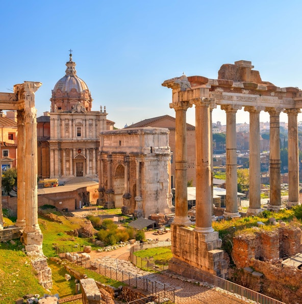 Discover ancient Rome in the ruins of the Roman Forum!