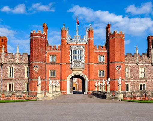 Hampton court palace