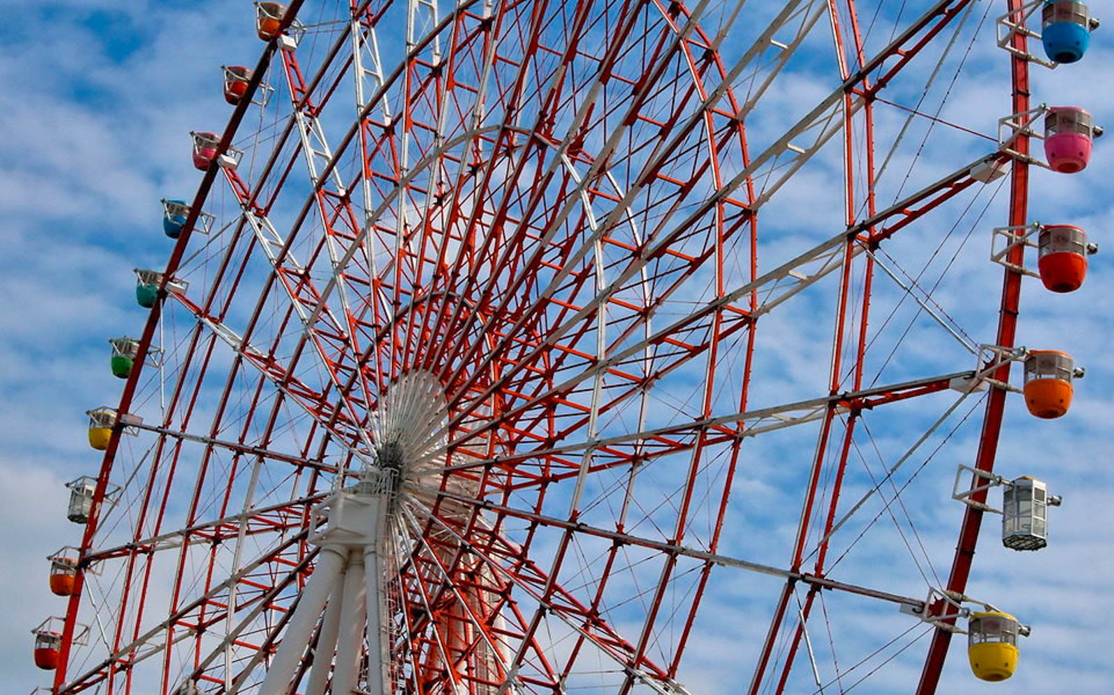 Ferris wheel at Odaiba Tokyo Palette Town against a blue sky.