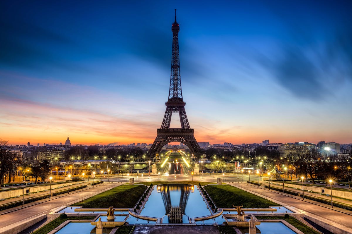 Eiffel Tower light show