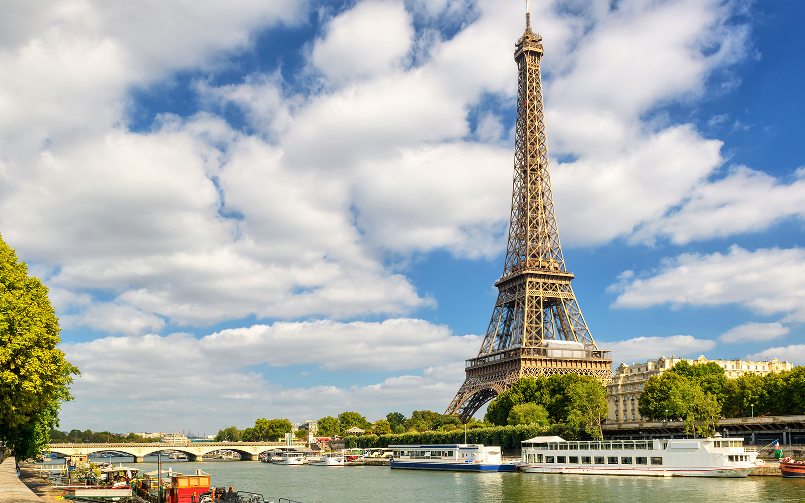Bateaux Parisiens - Paris Boat Tours.