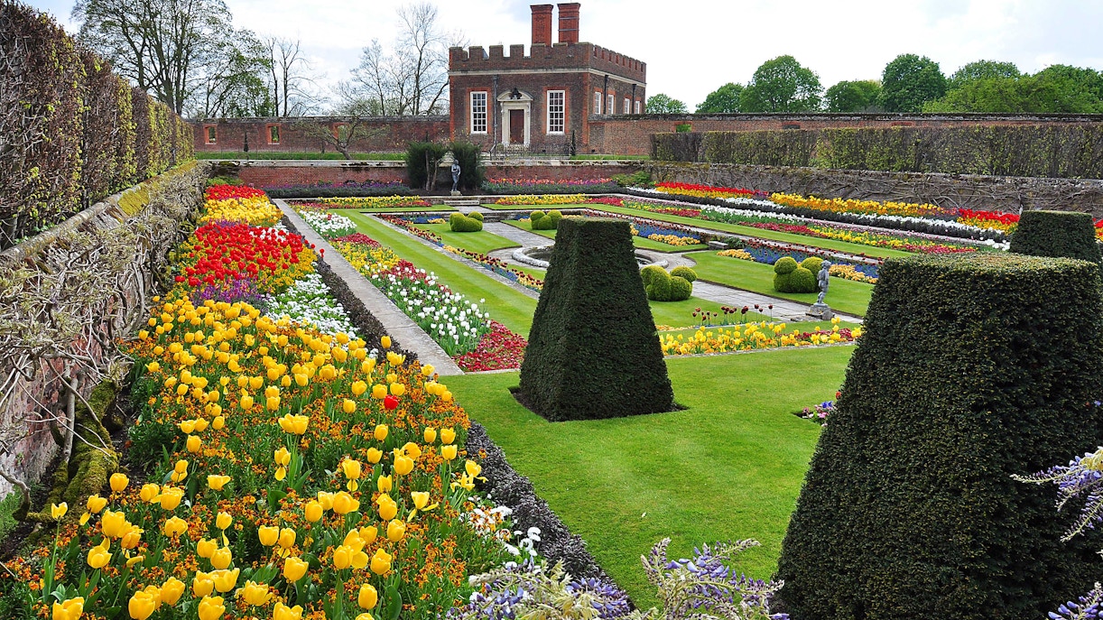 hampton court magic garden
