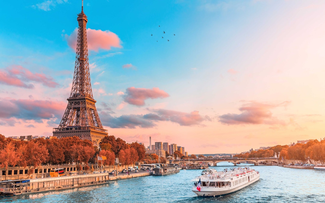 seine river cruise hours