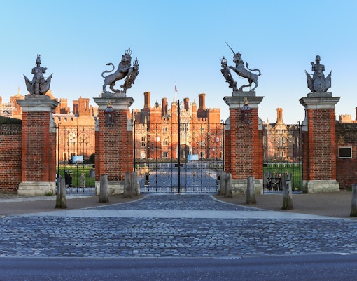 Hampton court palace