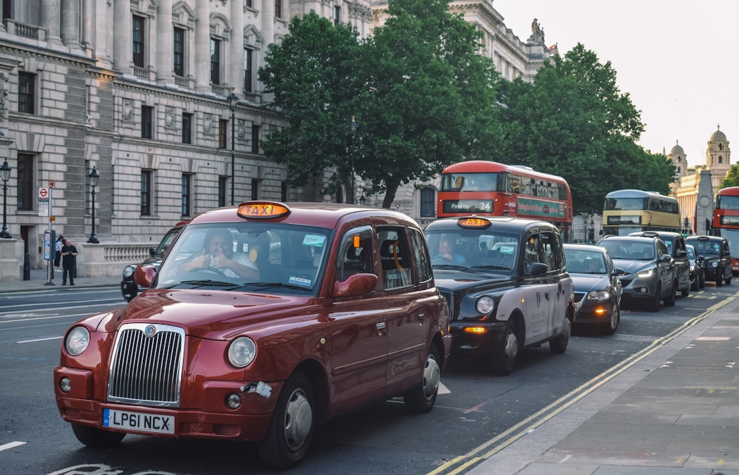 Hampton Court Palace by Taxi