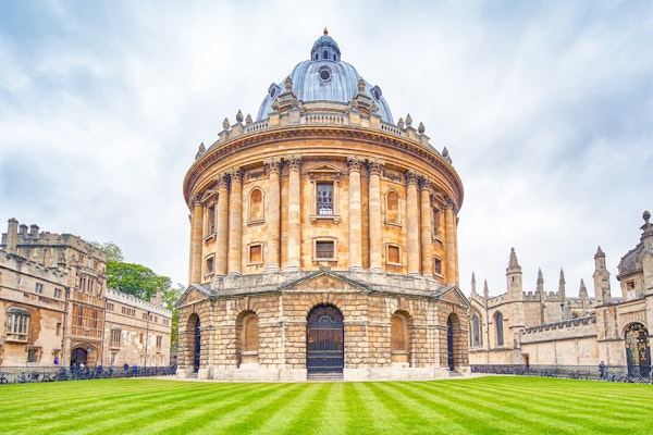 From London: Oxford and Cotswolds Small-Group Day Trip with Country Pub Lunch