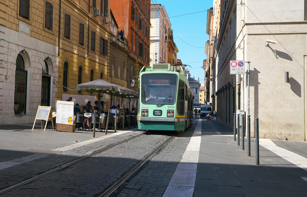 Rome Travel Guide - Tram