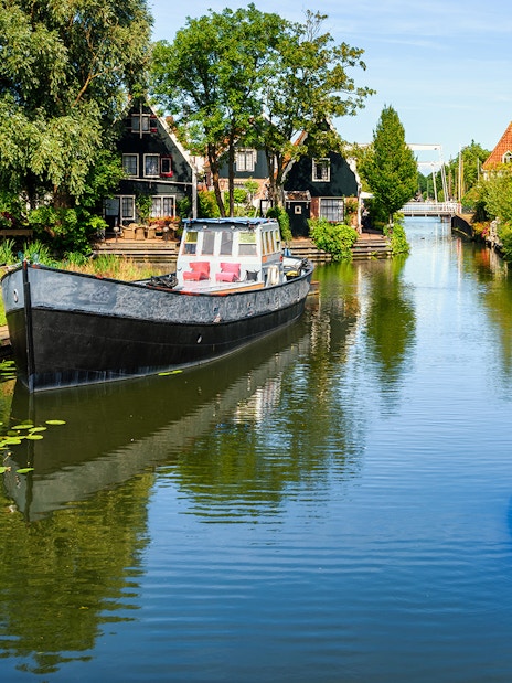 Canal view in Volendam with boats and traditional Dutch houses.